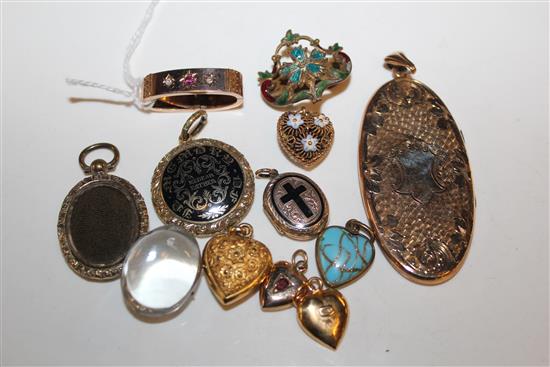 9ct gold, ruby & diamond gypsy-set scarf ring, enamal scarf ring, 18ct gold heart pendant, 9ct & ruby pendant & sundries (Q)